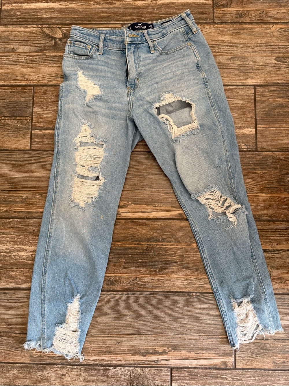 Hollister Light Blue Distressed Boyfriend Jeans high rise slim straight vintage